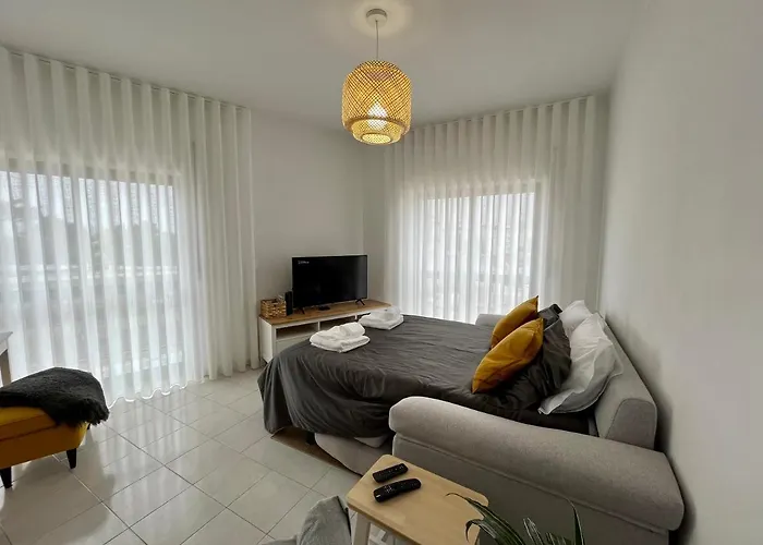 Апартаменты Casa Da Estacao_sao Martinho Do Porto Сан-Мартинью-ду-Порту